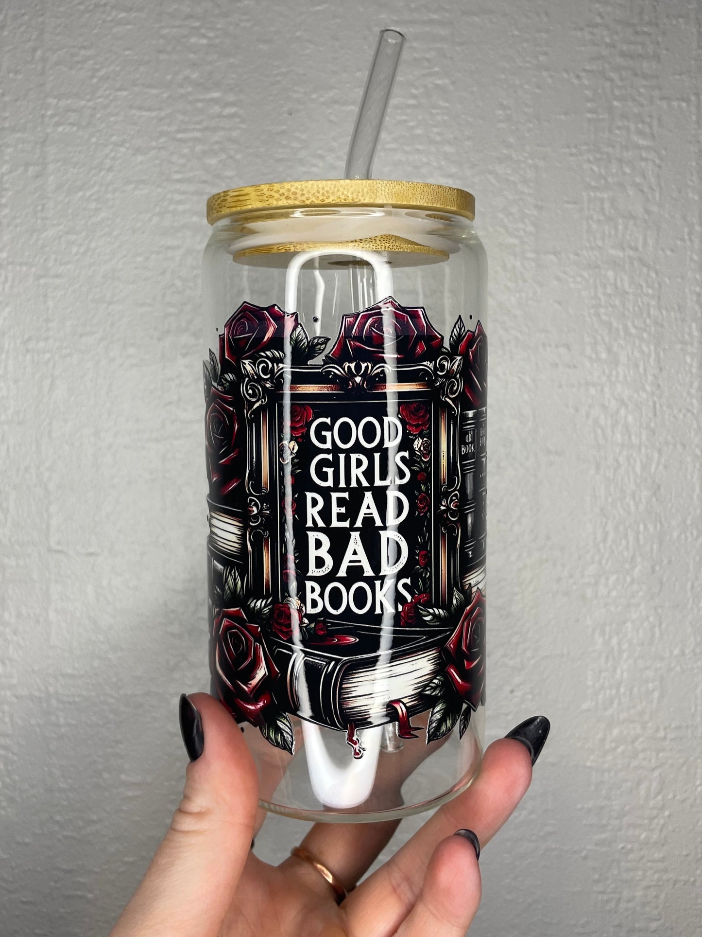 Verre Good girls read Bad books